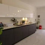 Mive Luxury Sea View Penthouse דירה Gzira